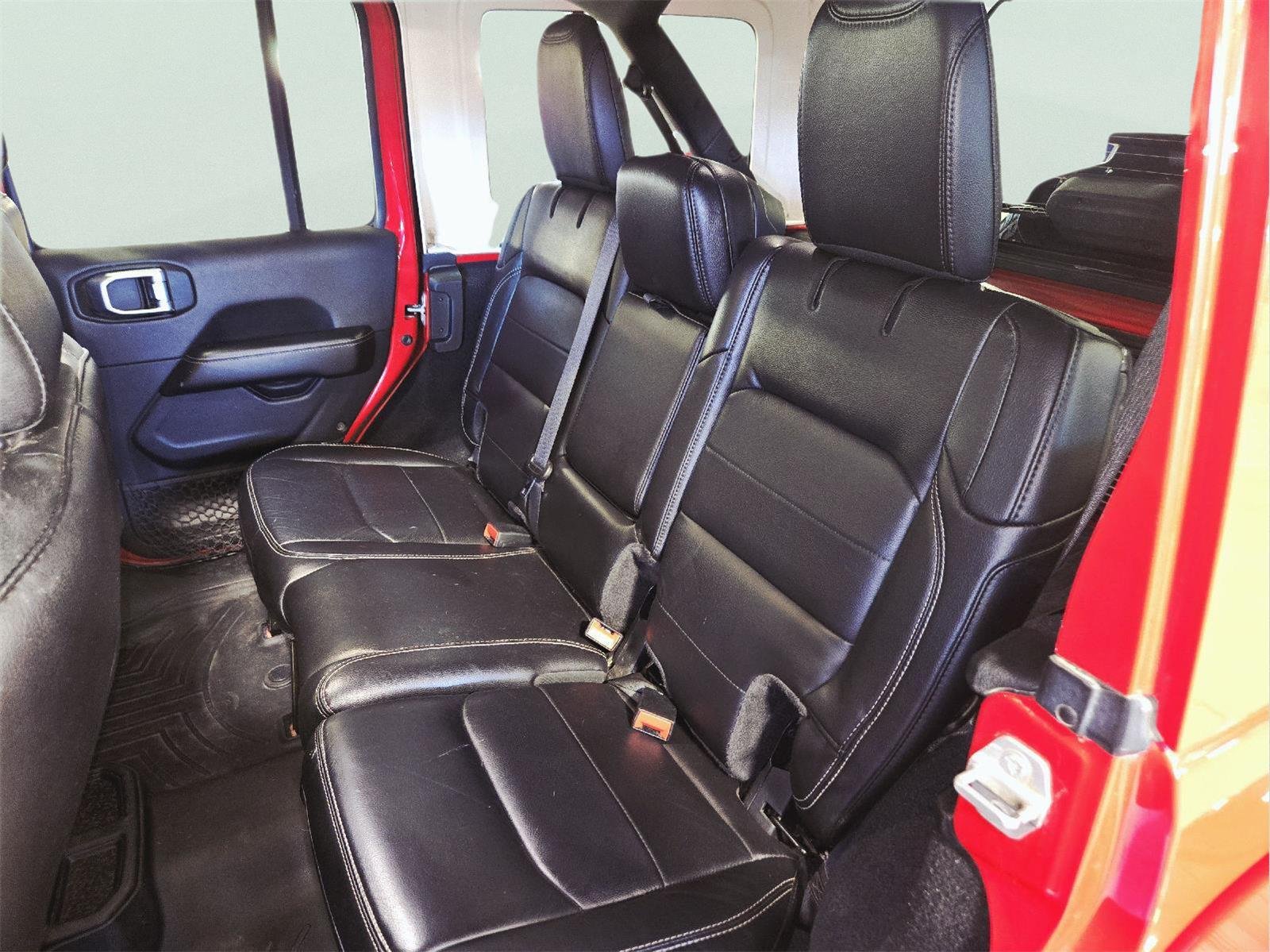 Used 2020 RED JEEP SAHARA image 42