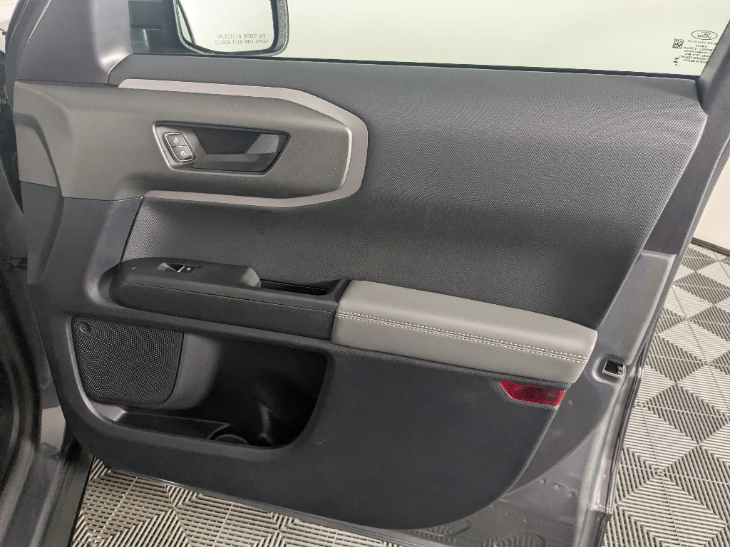 Used 2025 Gray Ford Badlands image 19