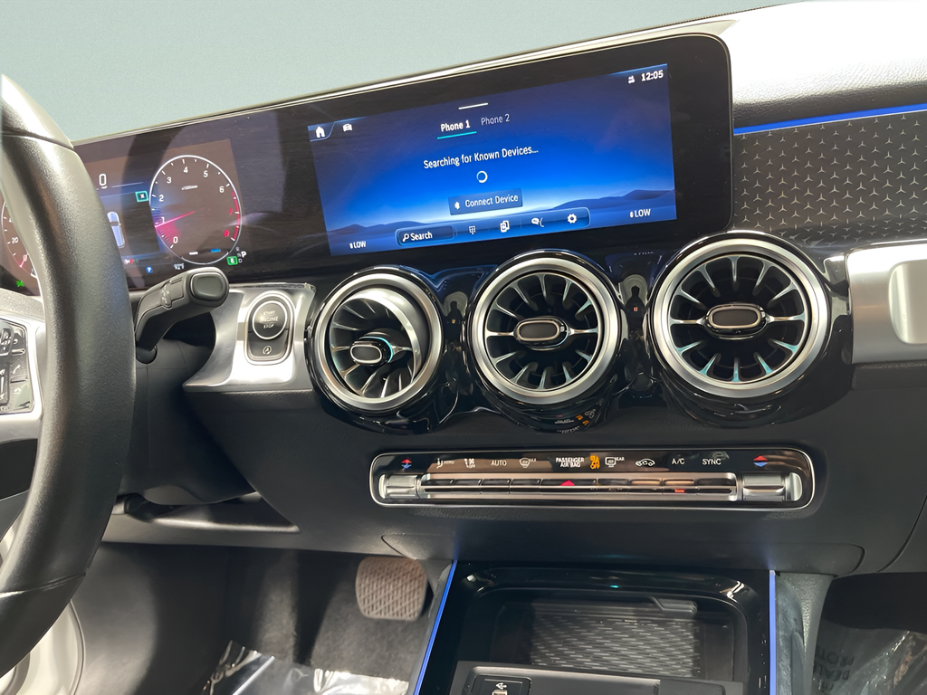 Used 2025  Mercedes-Benz GLB 250 4MATIC® image 19