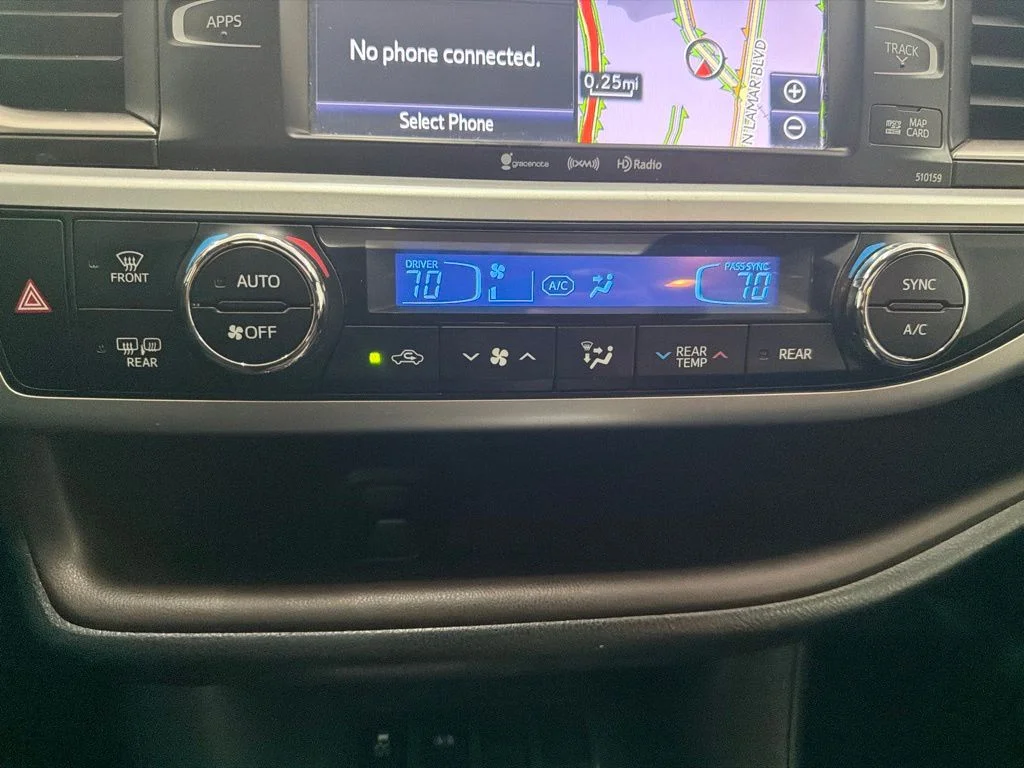 Used 2016 Gray Toyota XLE V6 image 9