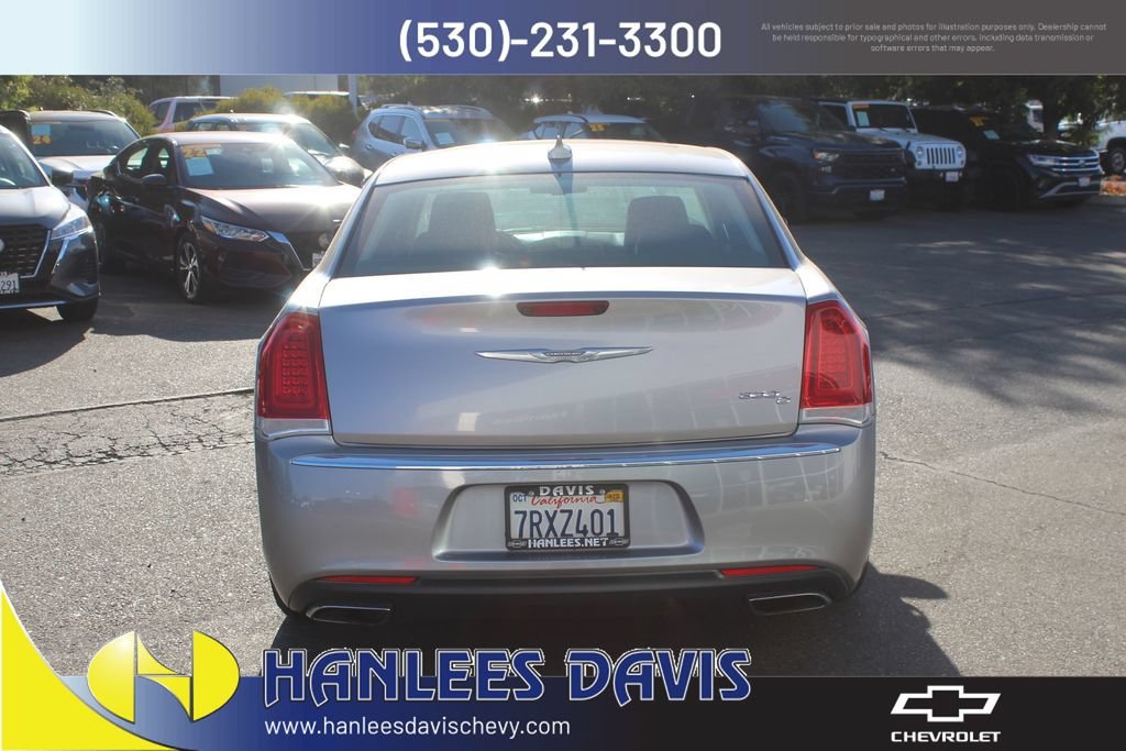 2016 Chrysler 300 C - Photo 8