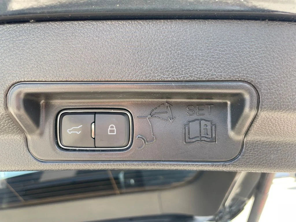 Used 2022 Blue Ford Limited image 35