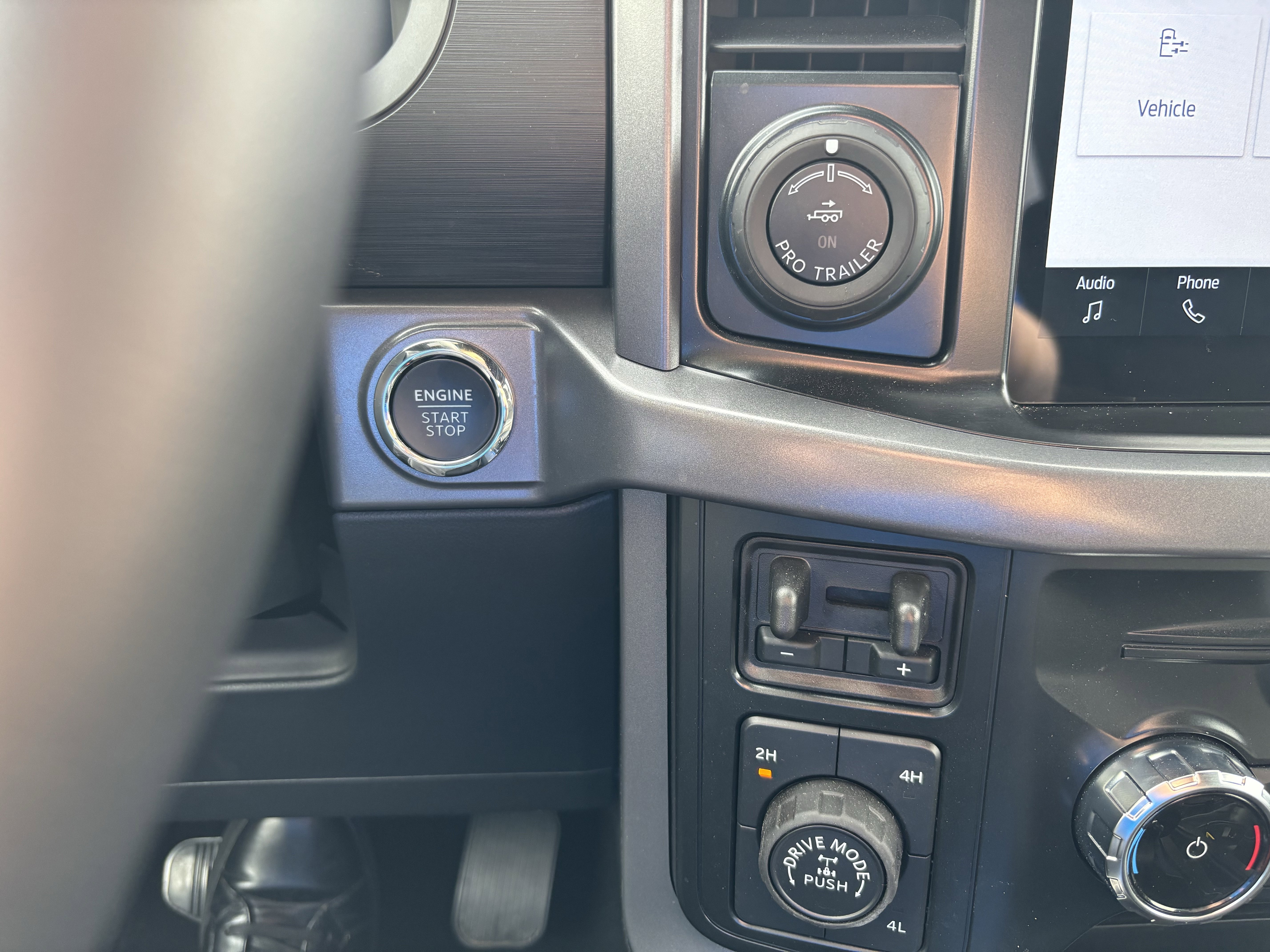 2025 Ford F-150 XLT - Photo 17