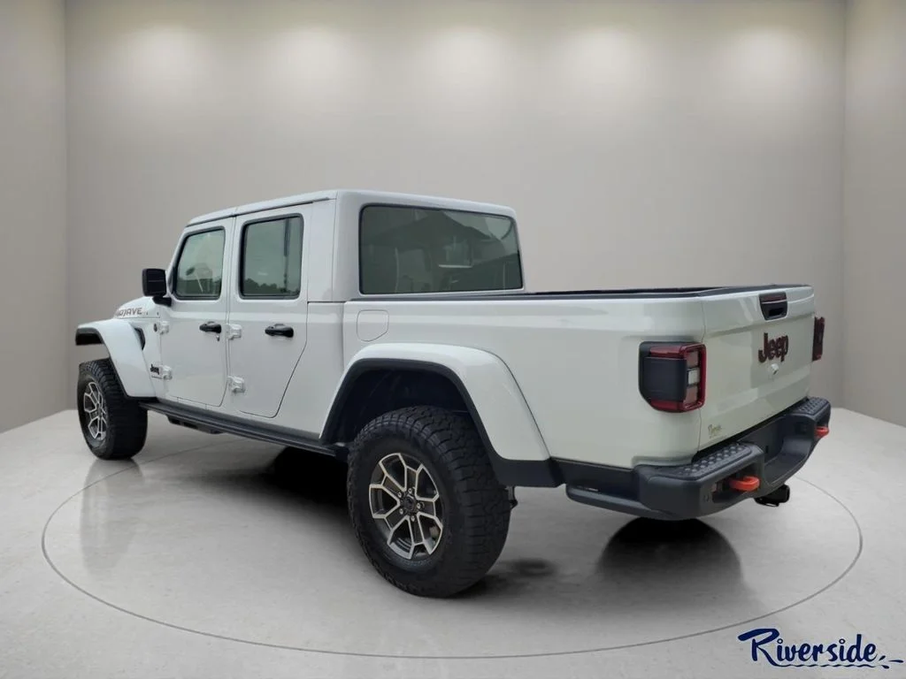 New 2026 Bright White Clear-Coat Exterior Paint Jeep Mojave X image 3