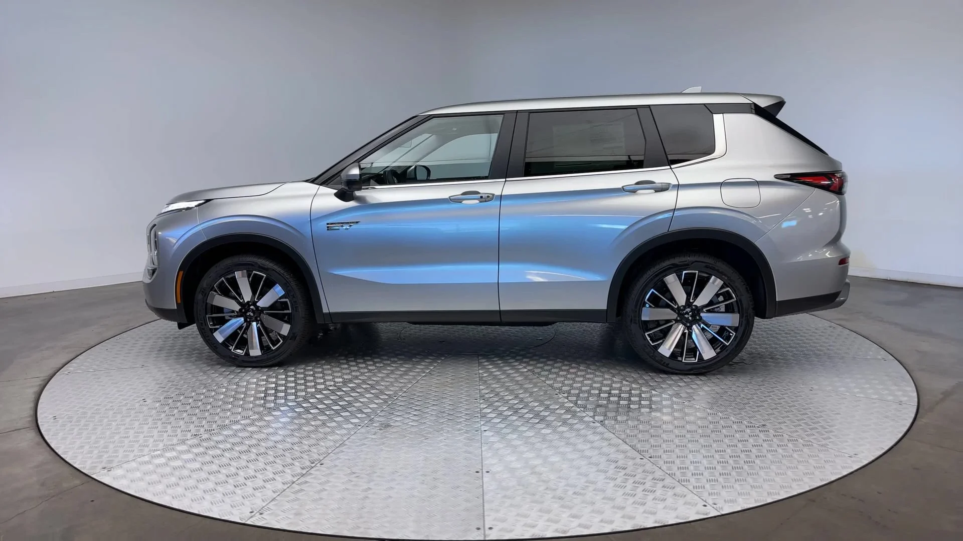 New 2026 Alloy Silver Metallic Mitsubishi SE S-AWC image 5