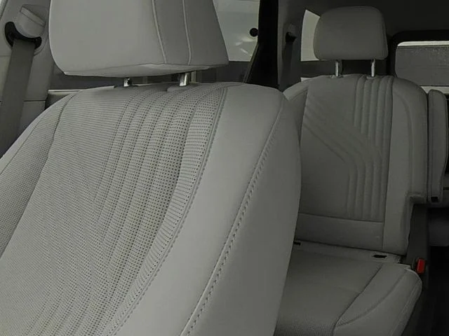New 2026 Black Hyundai SEL Premium image 30