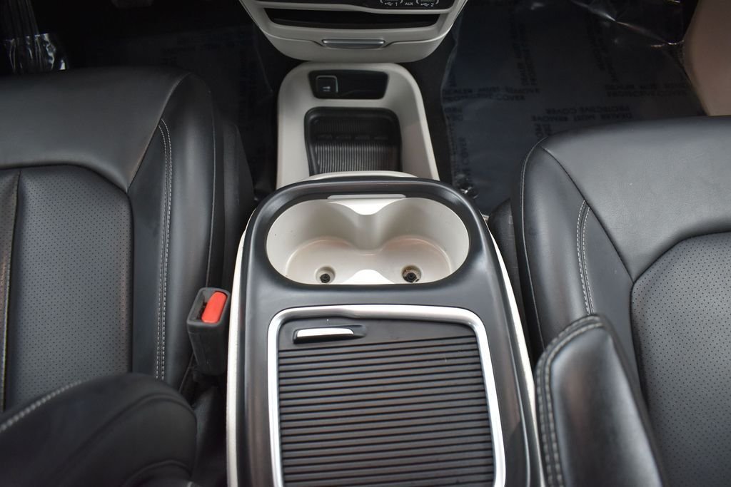 Used 2023 White Chrysler Touring L image 20
