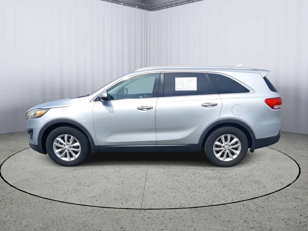 Used 2016 Silver Kia LX image 6