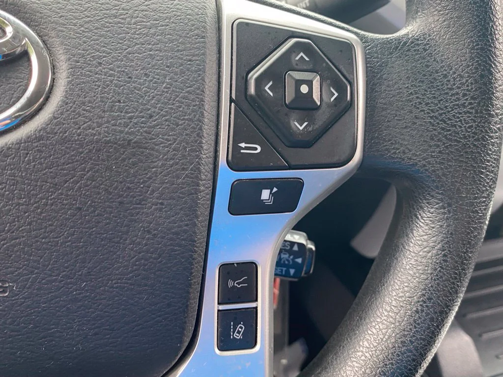 Used 2018 Gray Toyota SR5 image 27