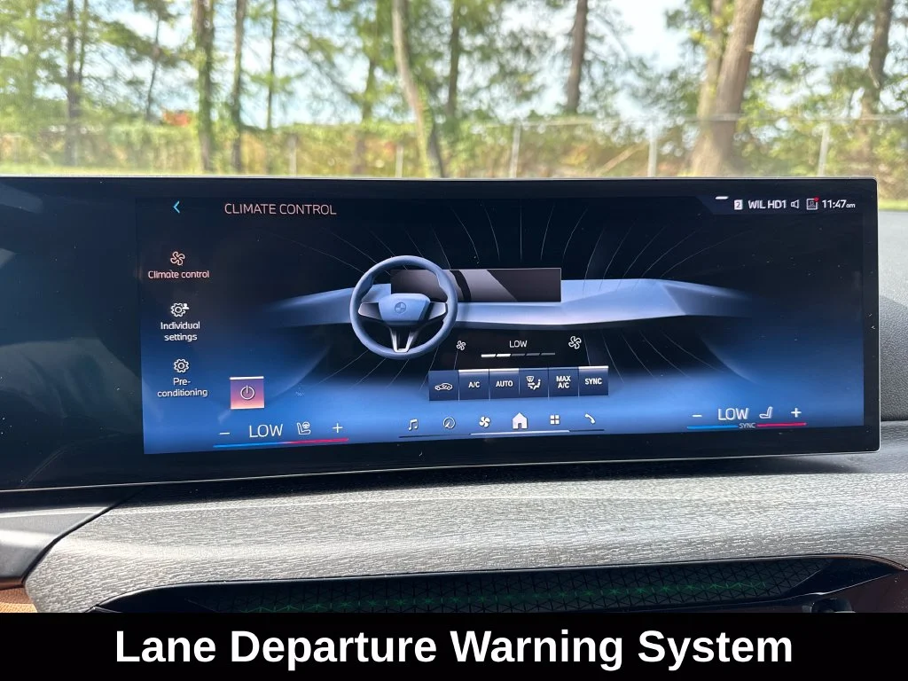 2025 BMW 3 Series 330i - Photo 21
