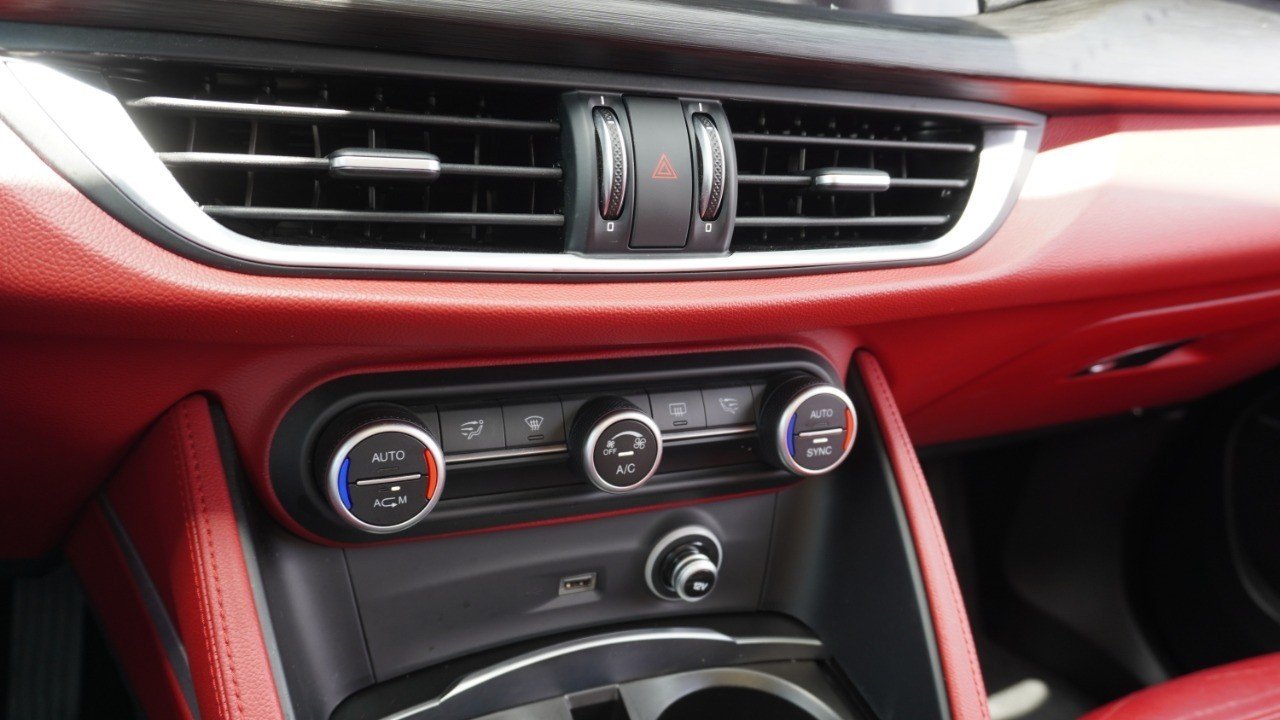 Used 2018 Black Alfa Romeo  image 18