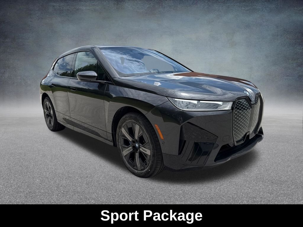 Used 2025 Gray BMW xDrive50 image 9