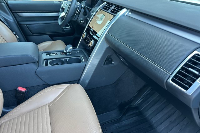 Certified Used 2025 White Land Rover Dynamic SE image 14