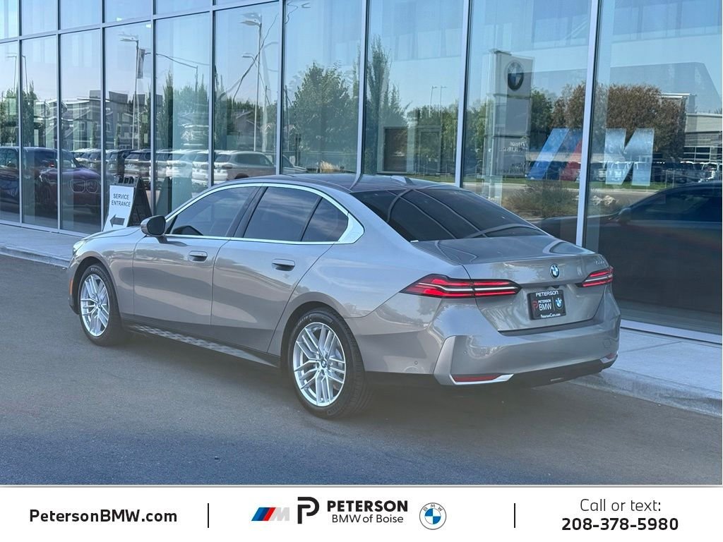 Used 2024 Oxide Grey Met BMW 530i image 3