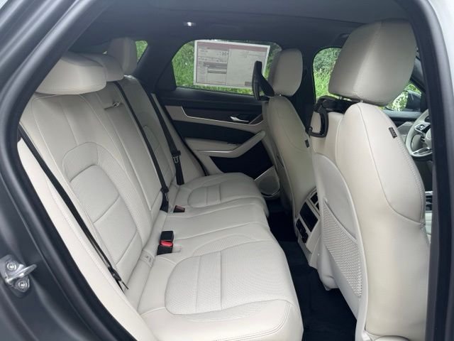 2026 Jaguar F-Pace R-Dynamic S - Photo 17