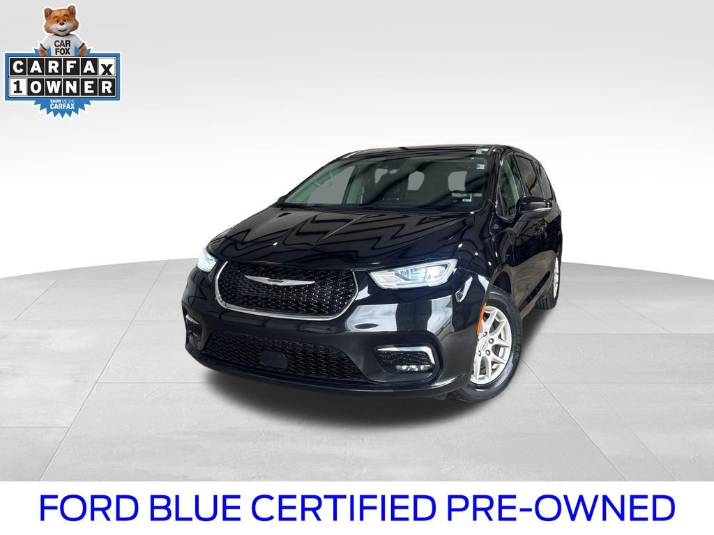 2023 Chrysler Pacifica Touring L's photo