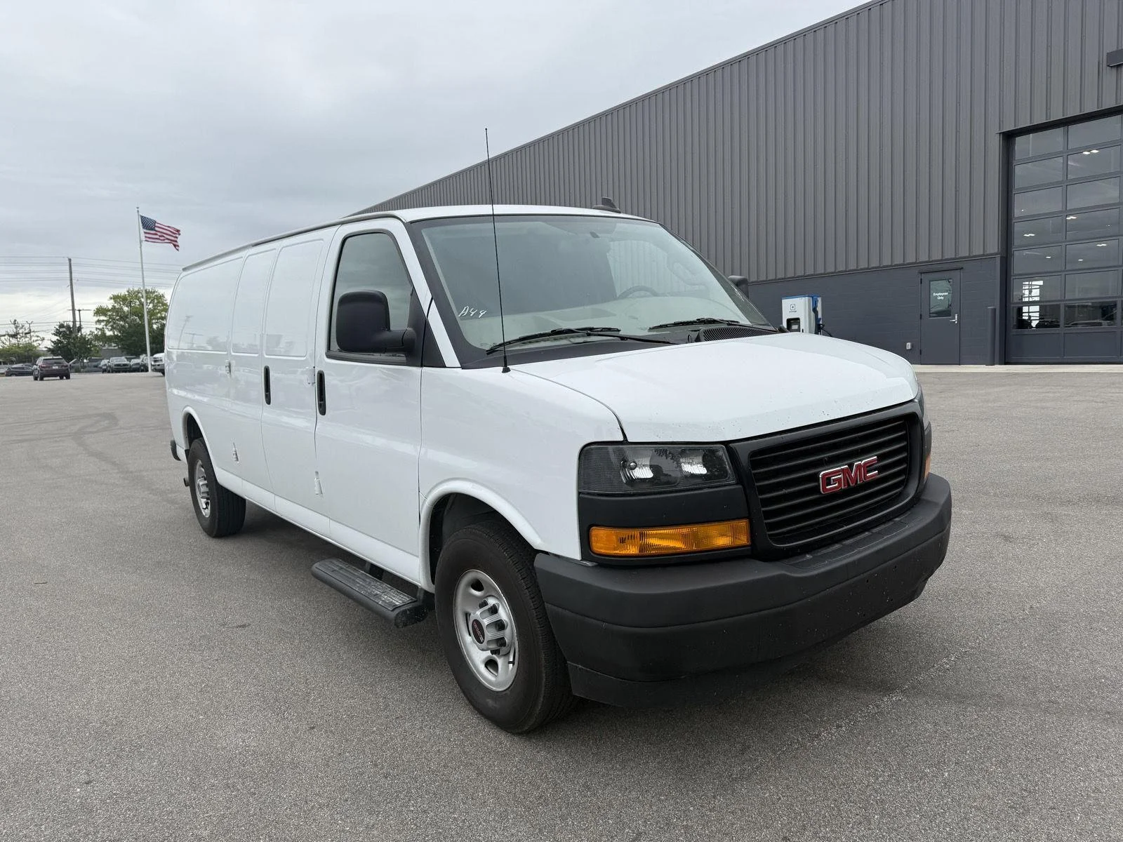 2024 GMC Savana 2500 1WT LWB's photo