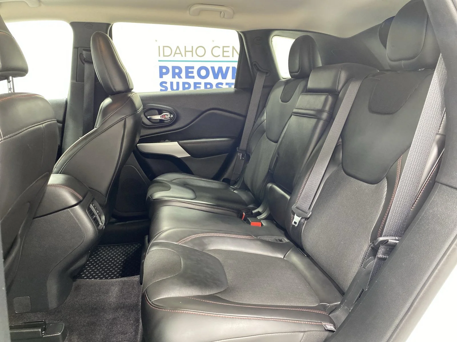 Used 2018 White Jeep Trailhawk image 22