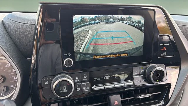 Used 2023  Toyota XLE image 27