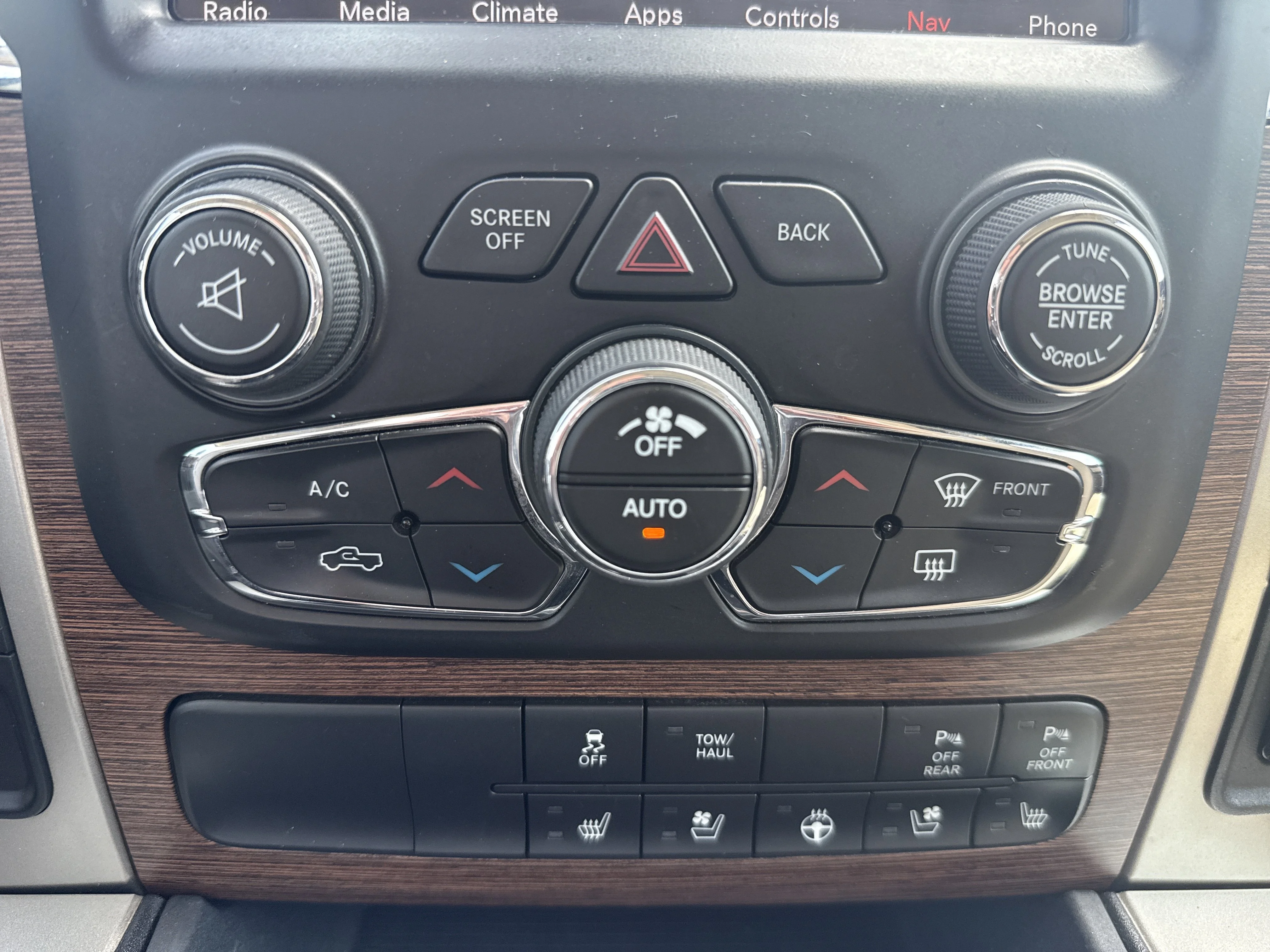 Used 2018 White Ram Laramie image 31