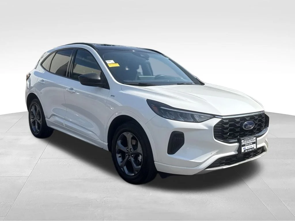 Used 2024 White Metallic Ford ST-Line image 8