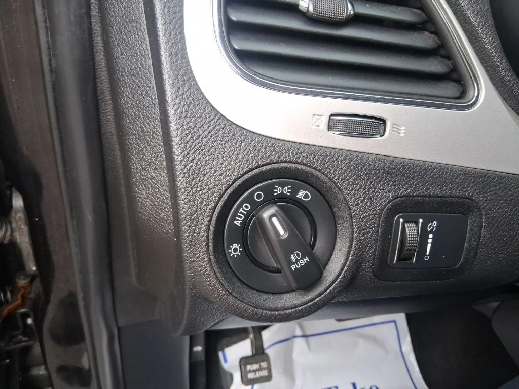 Used 2013 Brilliant Black Crystal Pearlcoat Dodge R/T image 16