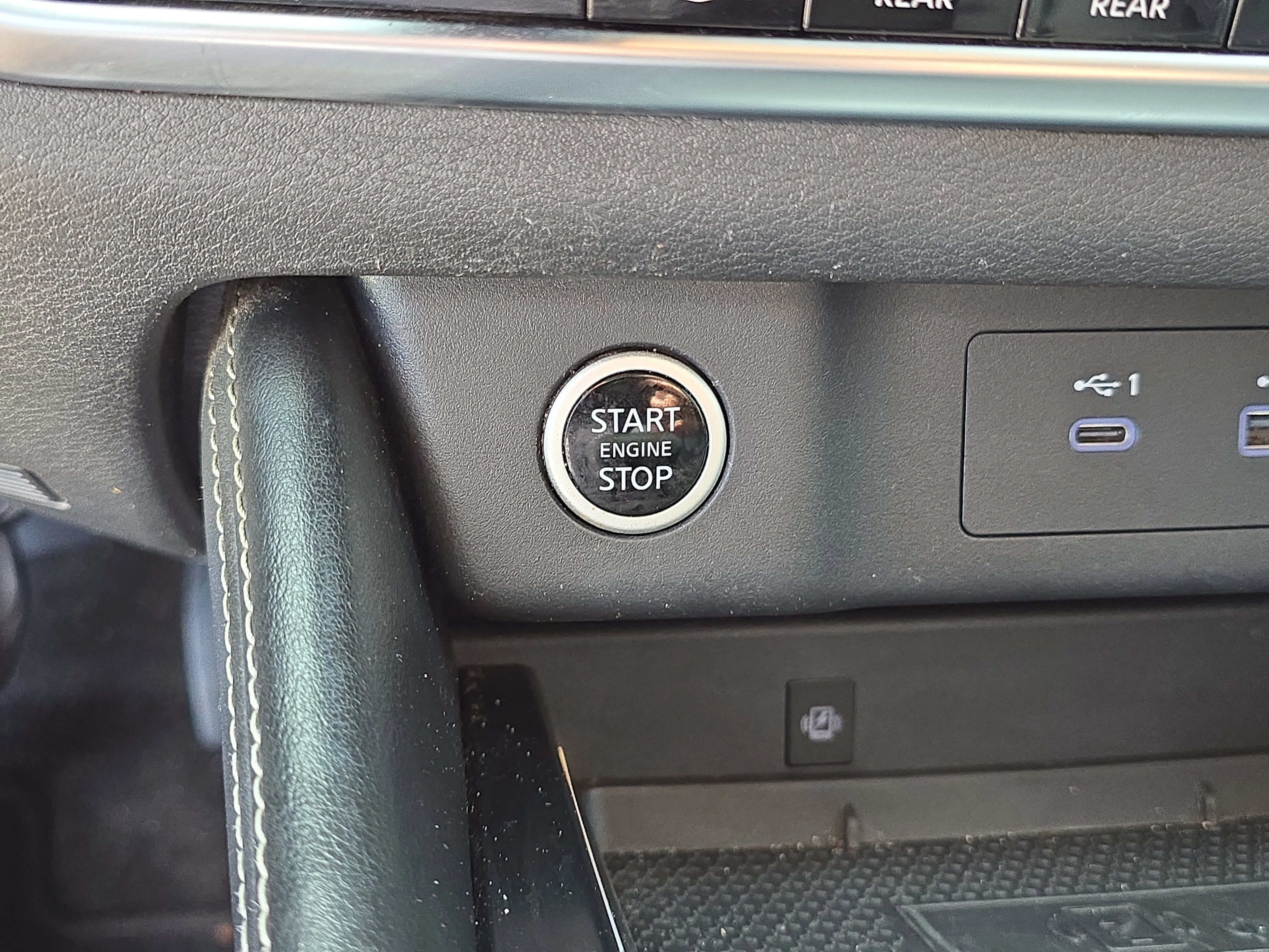 Certified Used 2023 Pearl White Tricoat Nissan Platinum image 29