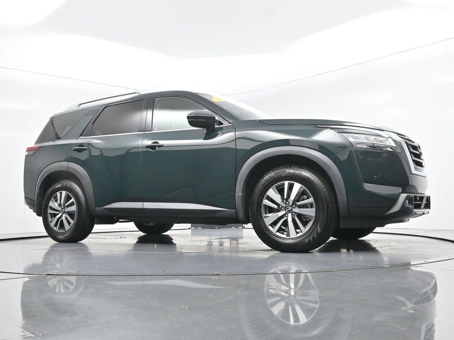 Used 2022 Green Nissan SL image 51