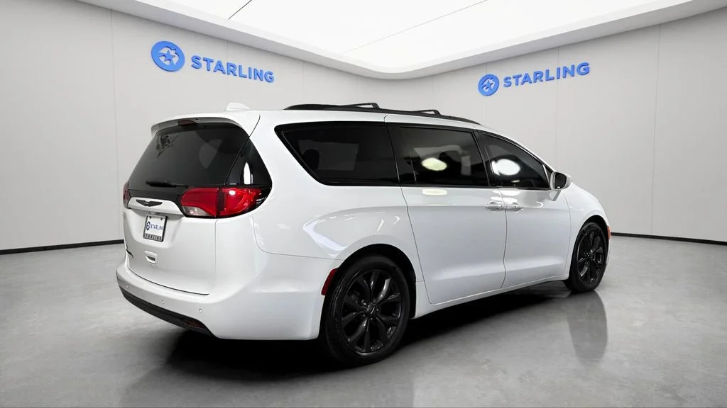 Used 2019 White Chrysler Touring Plus image 10