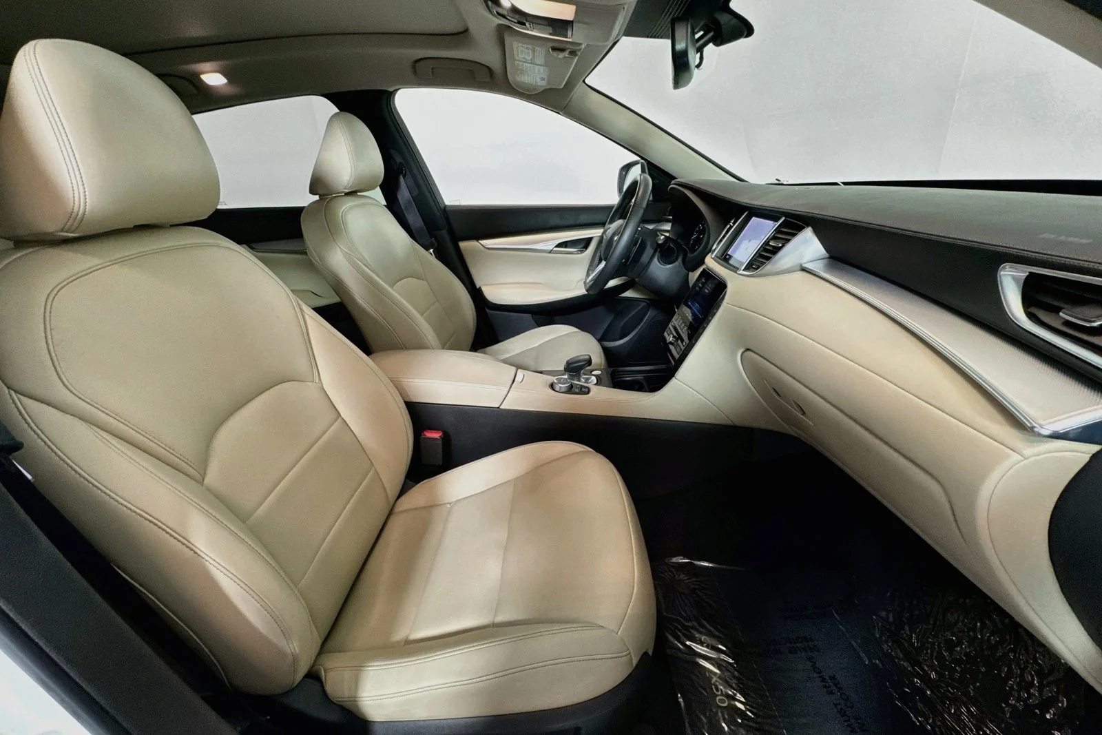 Used 2021 Majestic White INFINITI ESSENTIAL image 27