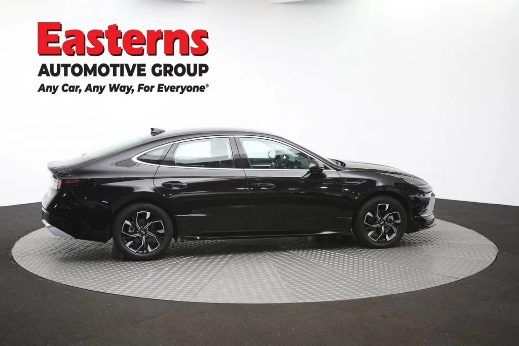 Used 2024 Black Hyundai SEL image 44