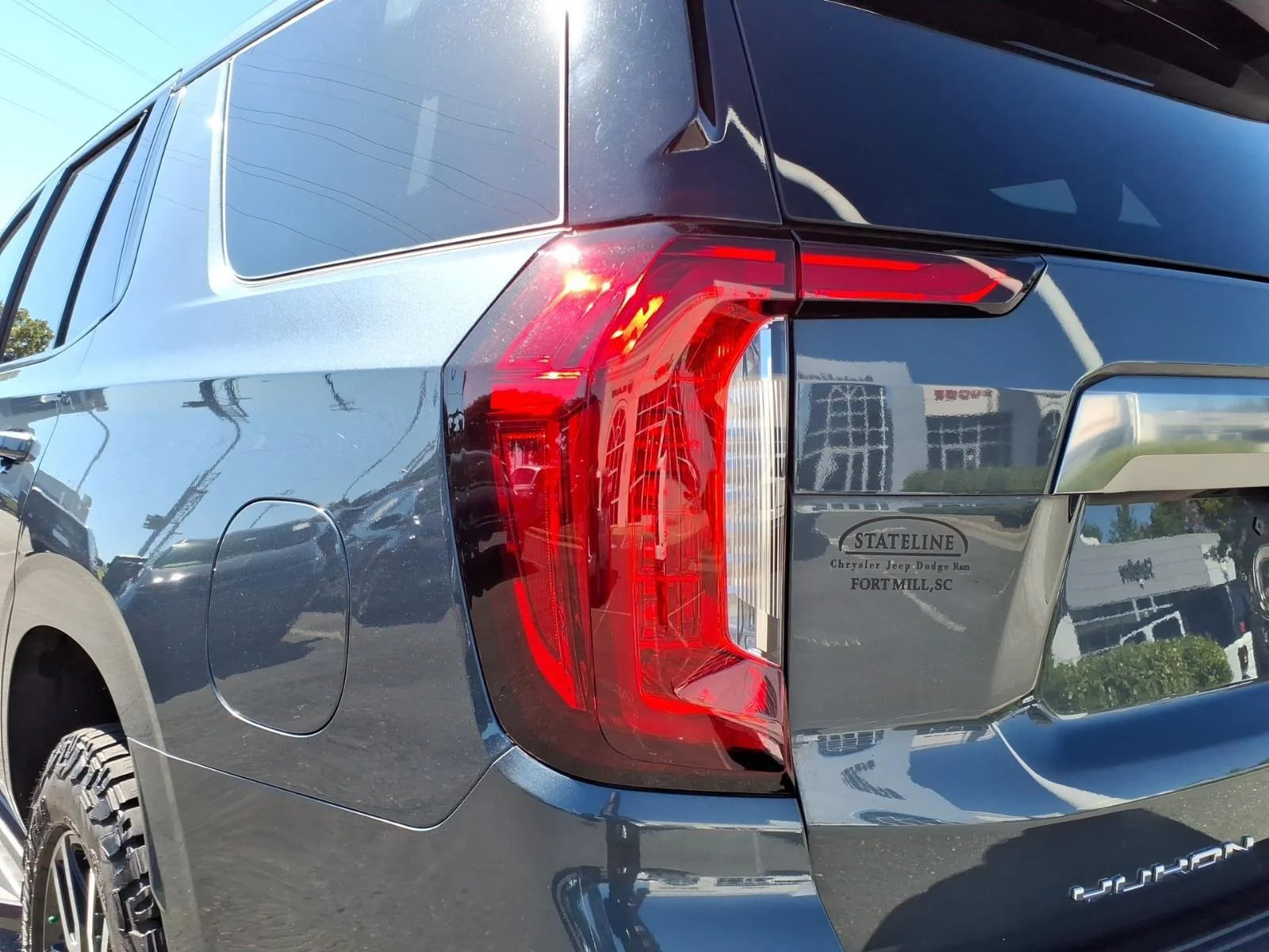 Used 2021 Dark Sky Metallic GMC AT4 image 17