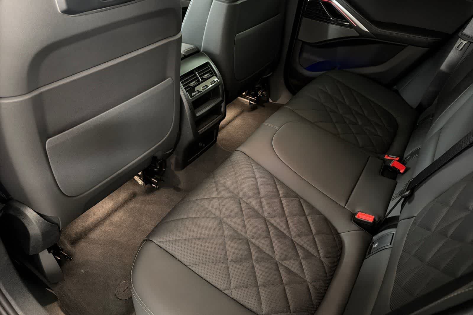 New 2027 Black Sapphire Metallic BMW xDrive40i image 4