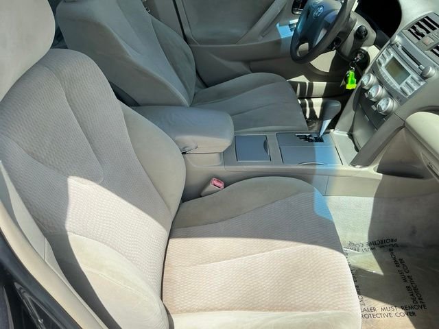 Used 2011 Gray Toyota LE image 29