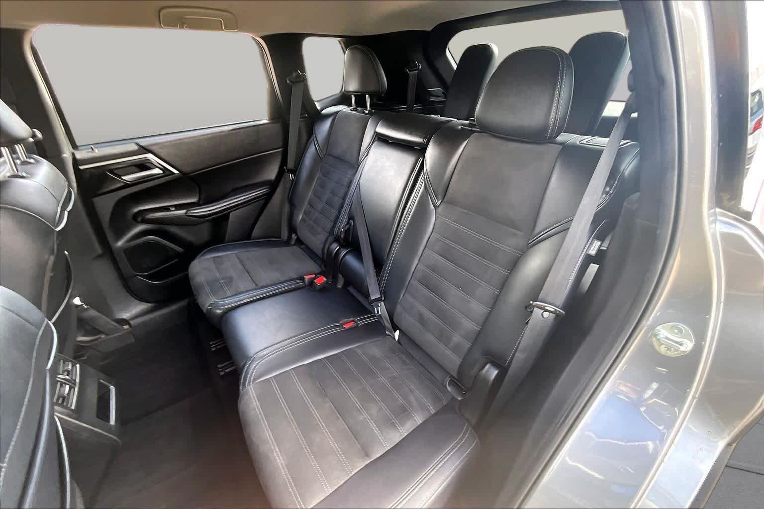 Used 2024 Mercury Gray Metallic Mitsubishi SE image 19