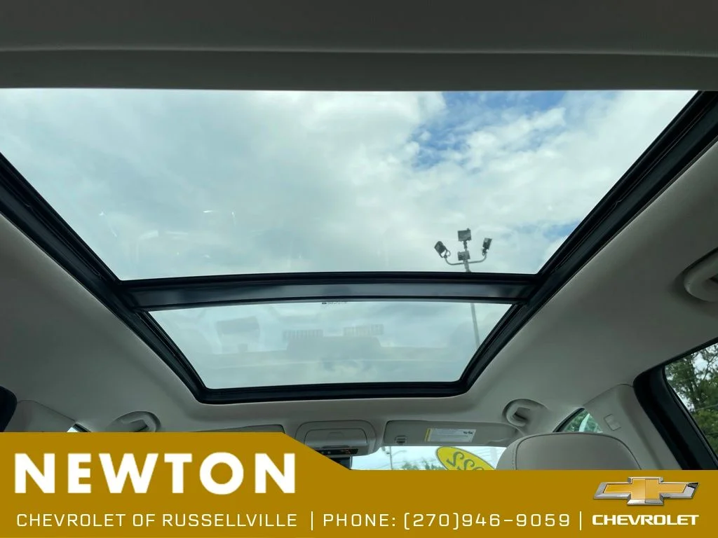 Used 2022 White Frost GMC Denali image 20