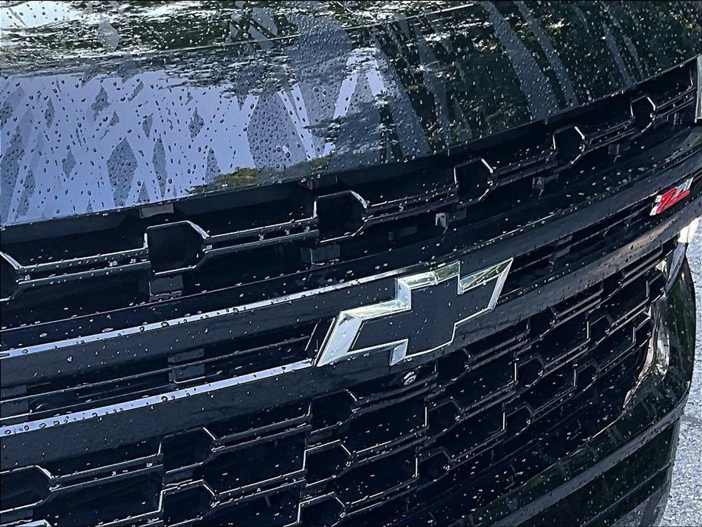 Used 2024 Black Chevrolet Z71 image 31