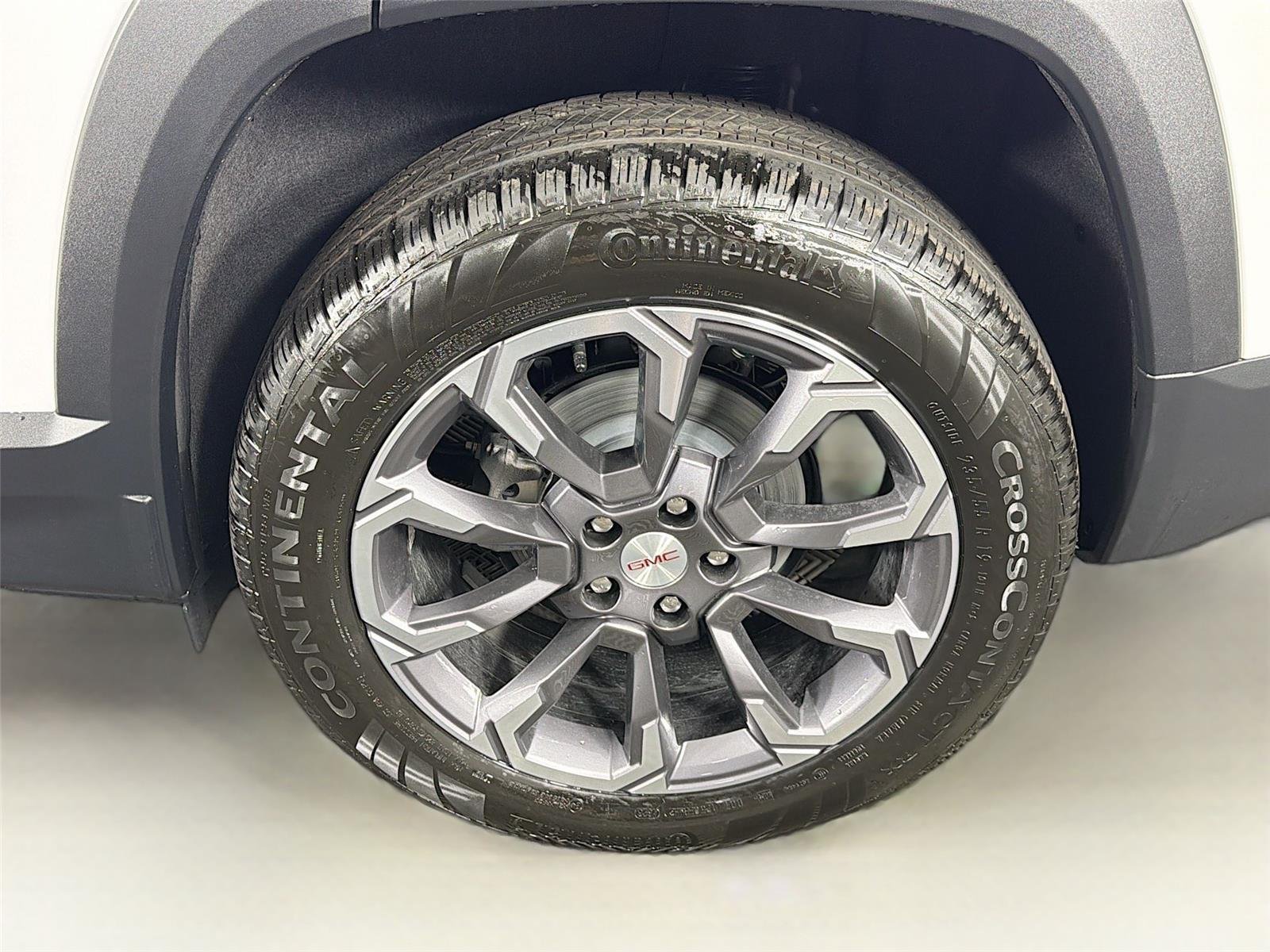 New 2026 Summit White GMC Elevation image 36