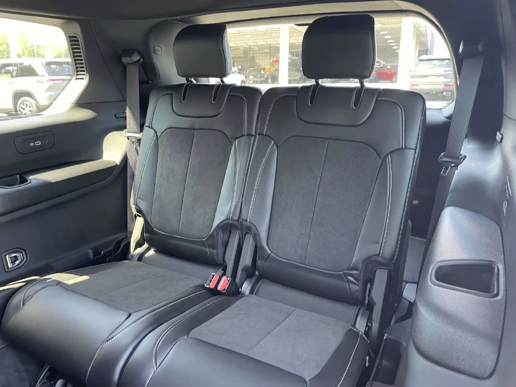 New 2027 Sting-Gray Clear-Coat Paint Jeep Laredo Altitude image 19