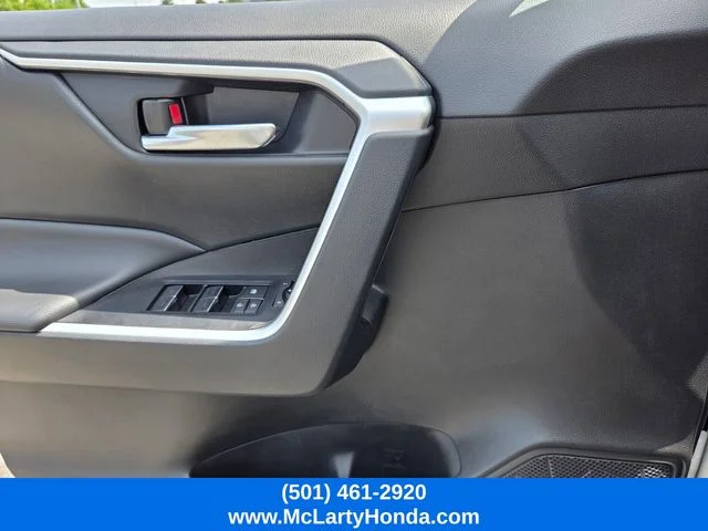 2024 Toyota RAV4 XLE - Photo 28