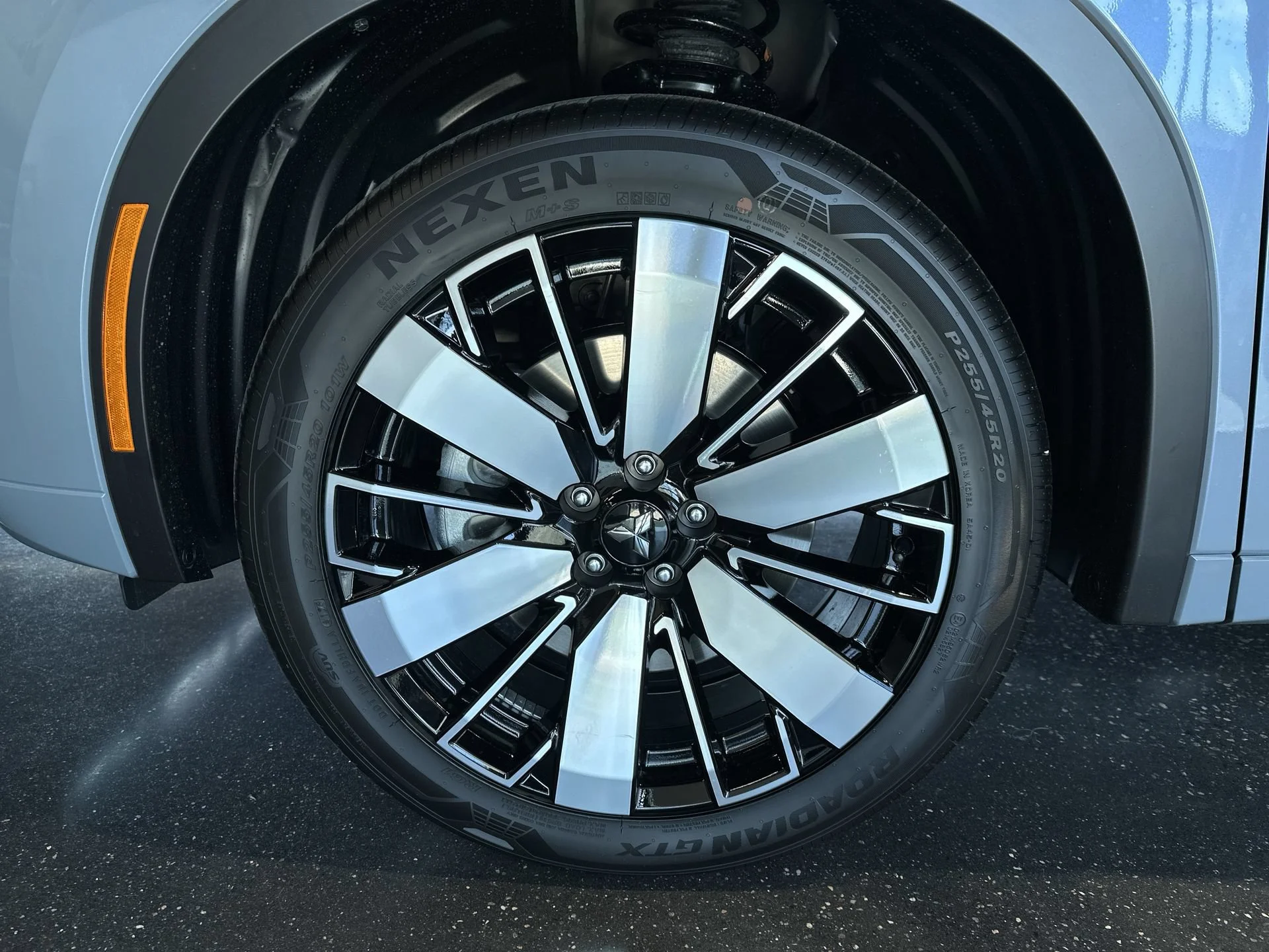 New 2026 Moonstone Gray Metallic Mitsubishi SEL image 26