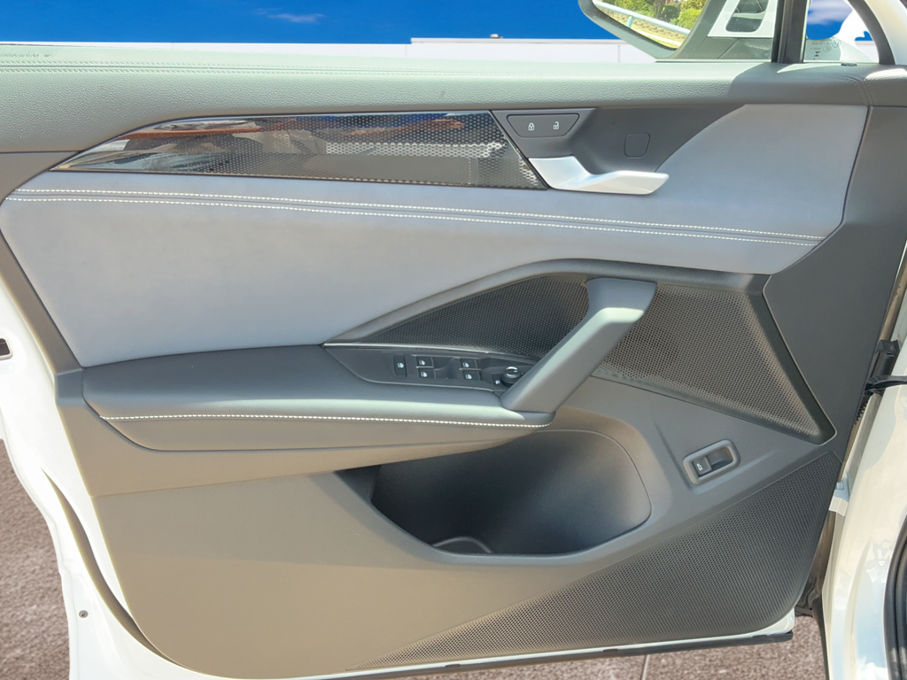 New 2026 White/off-white Volkswagen 2.0T SE image 15