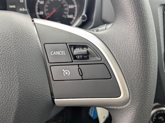 Used 2025  Mitsubishi SE image 23