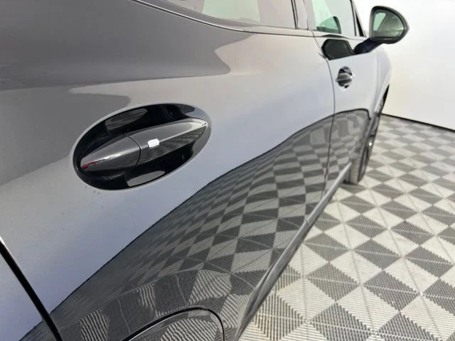 Used 2022 Black Buick Essence image 8