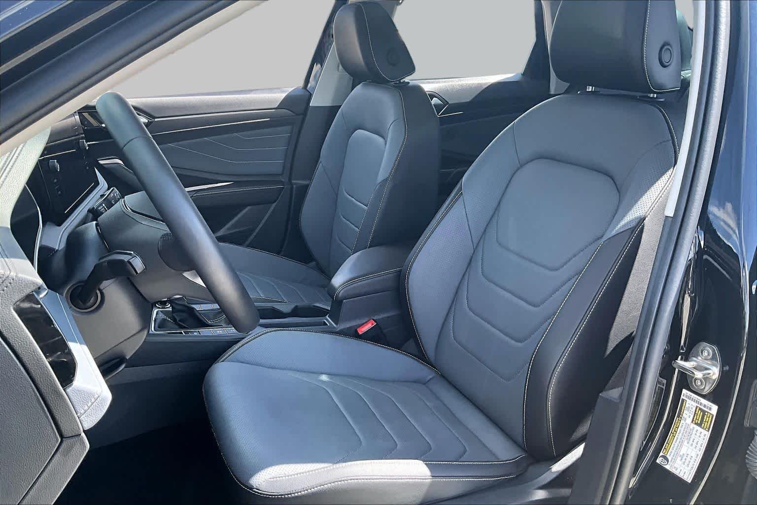 Used 2025 Deep Black Pearl Volkswagen SEL image 7