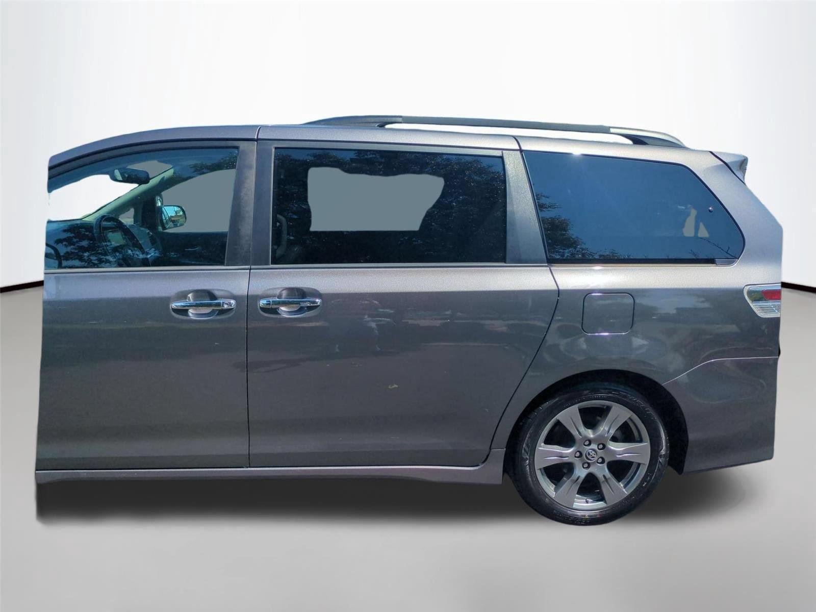Used 2018  Toyota SE image 30