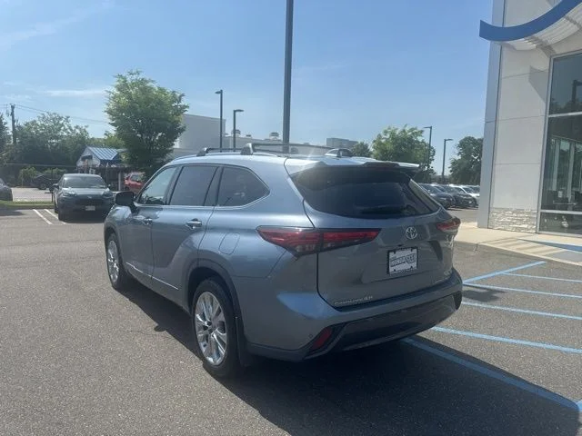 Used 2022 Moon Dust Toyota Limited image 6