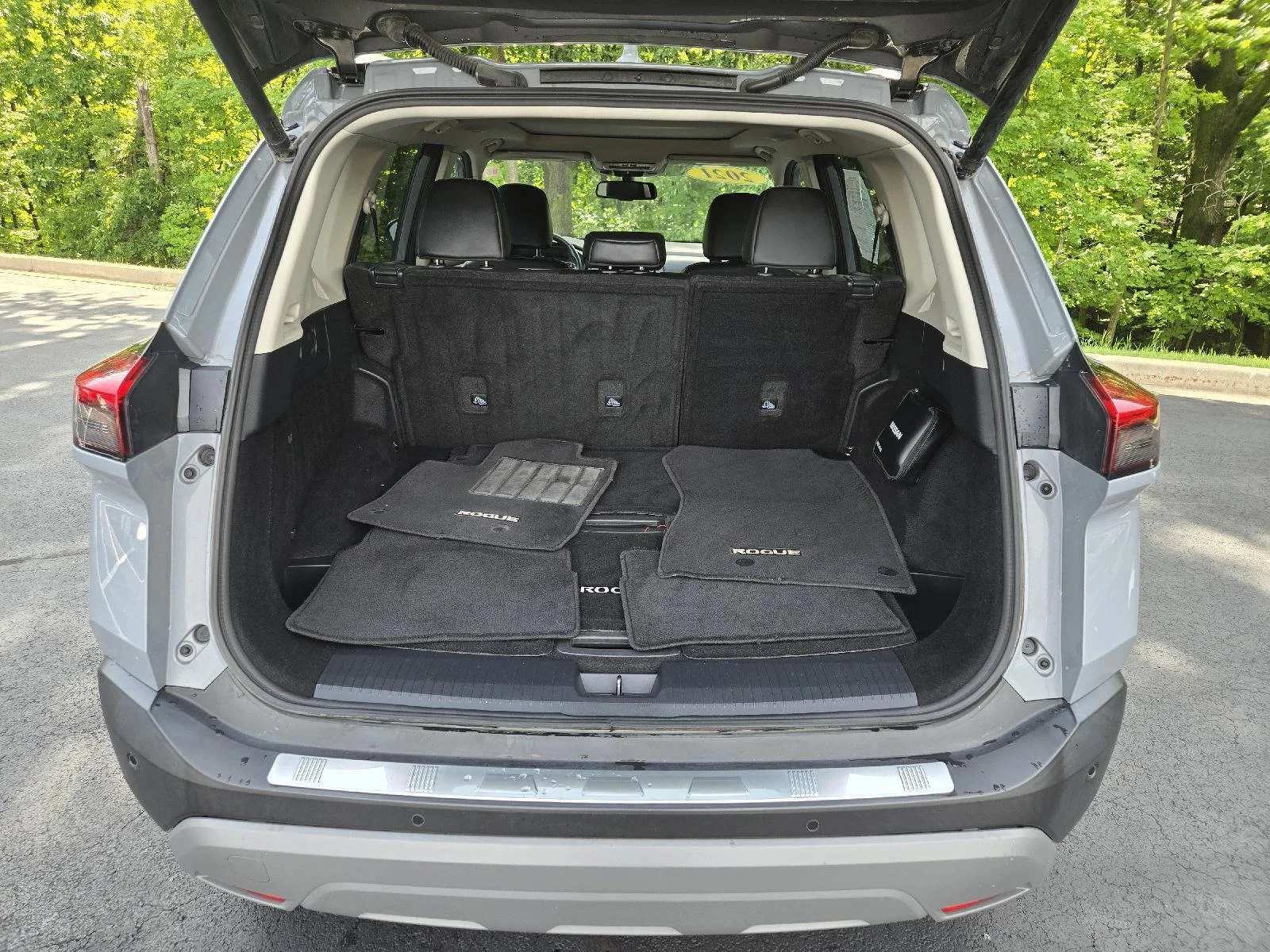 Used 2021 Boulder Gray Pearl Nissan SL image 9