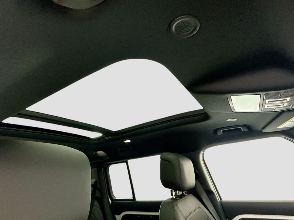 New 2026 Fuji White LAND ROVER X-Dynamic SE image 17