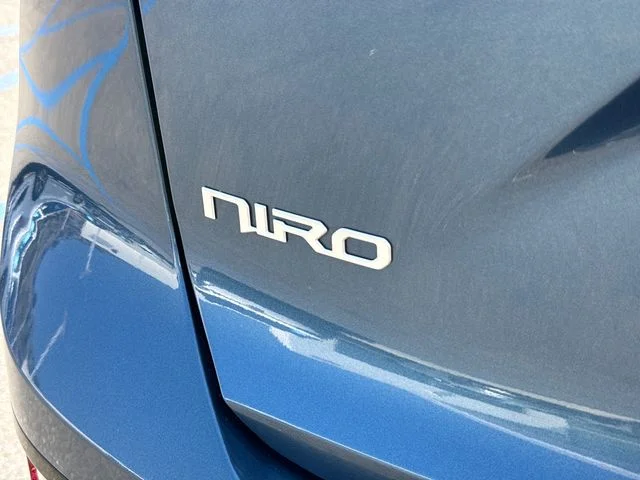 Used 2024 Mineral Blue Kia SX image 9